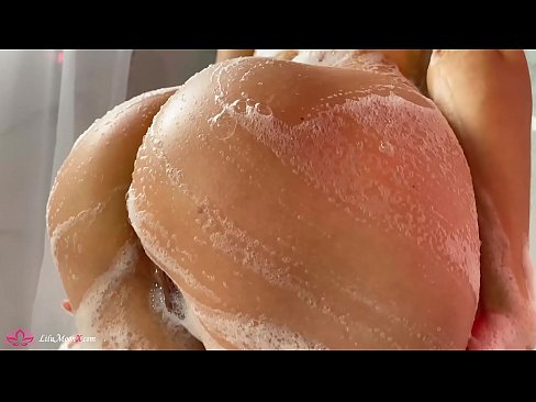 ❤️ Donkerkop masturbeer poes met vibrator tot intense orgasme in stort ️❌ Gehaltepornografie by ons